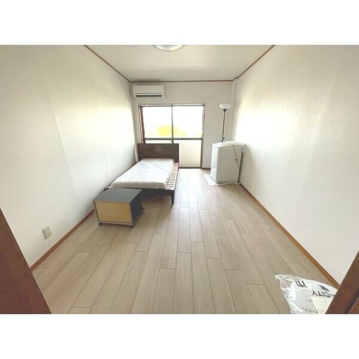 物件内観写真4　(居室)