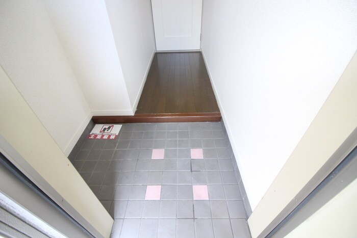 物件内観写真7　(玄関)