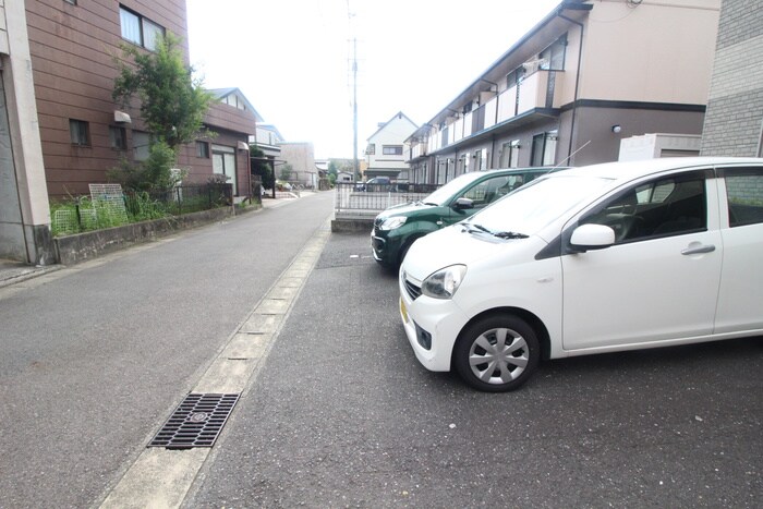 物件外観写真3　(駐車場)