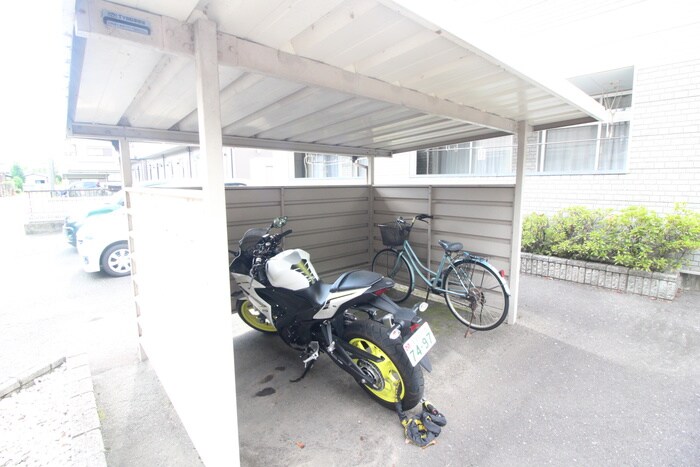 物件外観写真4　(駐輪場)