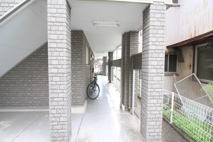 物件外観写真6　(エントランス部分)