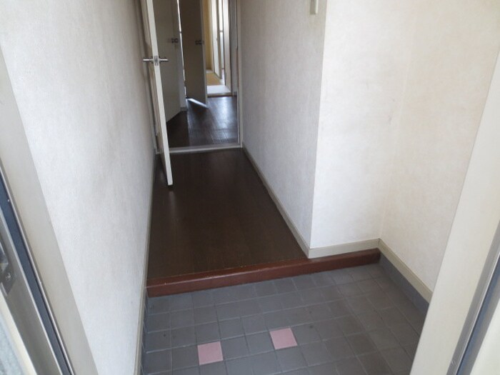 物件内観写真11　(玄関)