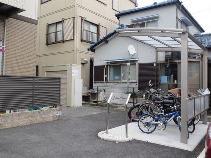 物件外観写真3　(駐輪場)