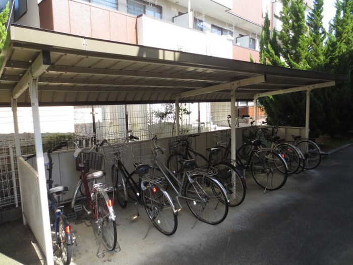 物件外観写真4　(駐輪場)