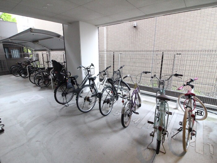 物件外観写真4　(駐輪場)