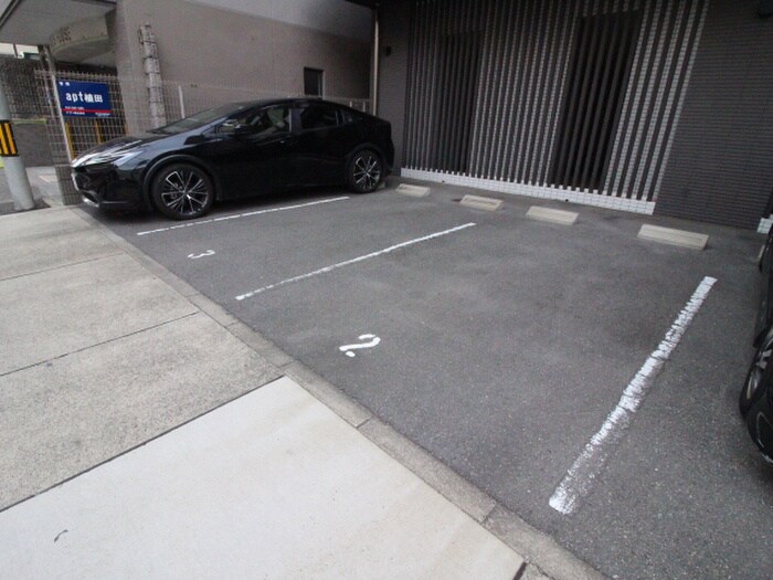 物件外観写真5　(駐車場)