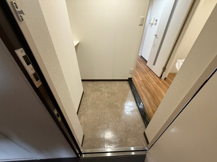 物件内観写真15　(玄関)