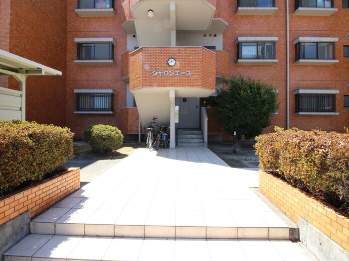 物件外観写真3　(エントランス部分)