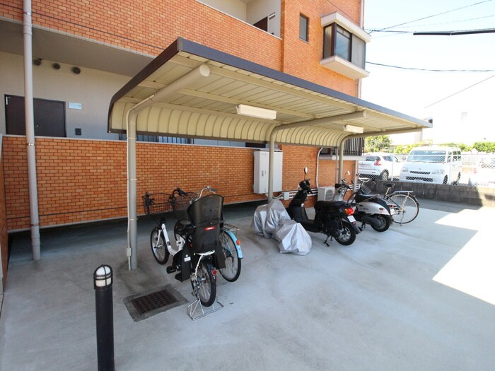 物件外観写真5　(駐輪場)