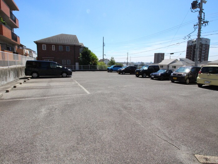 物件外観写真6　(駐車場)