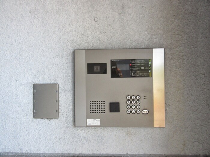 物件外観写真6　(エントランス部分)