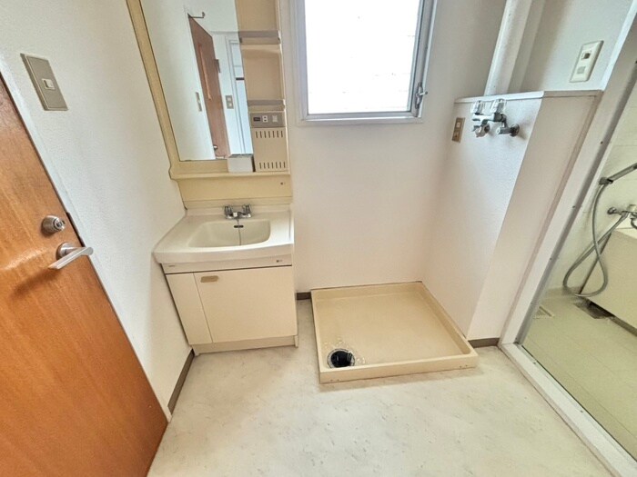 物件内観写真16　(洗濯機置場)