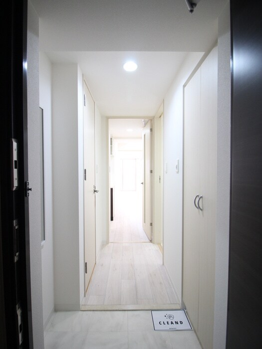 物件内観写真5　(玄関)