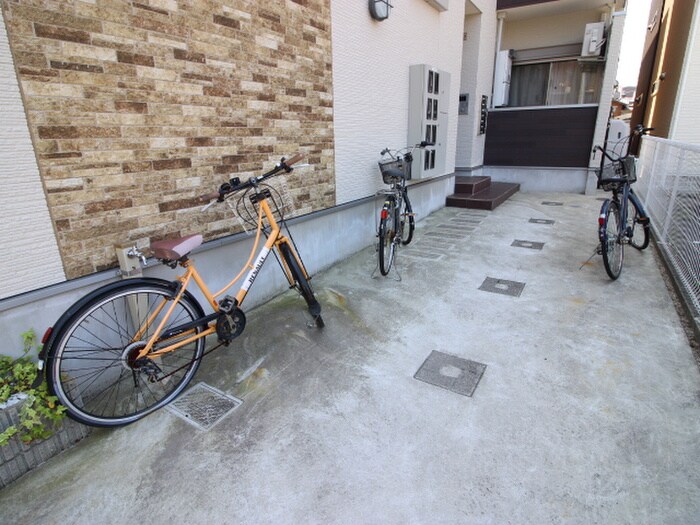 物件外観写真3　(駐輪場)