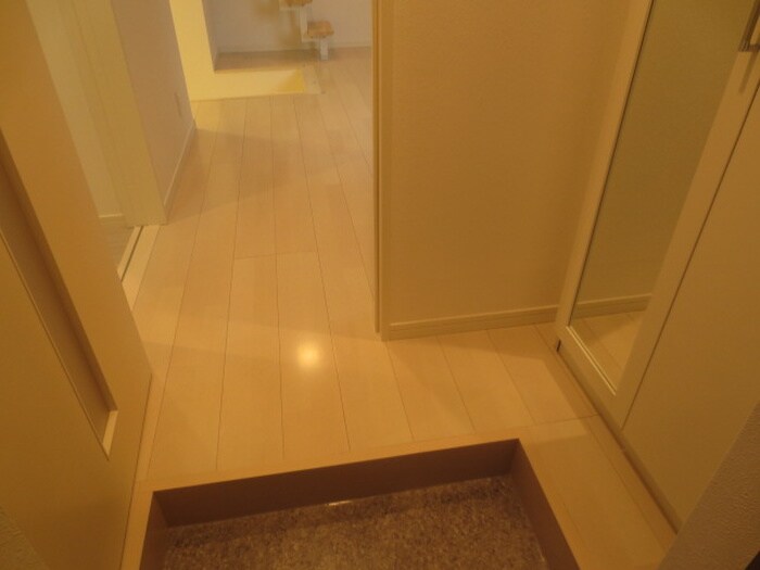 物件内観写真14　(玄関)