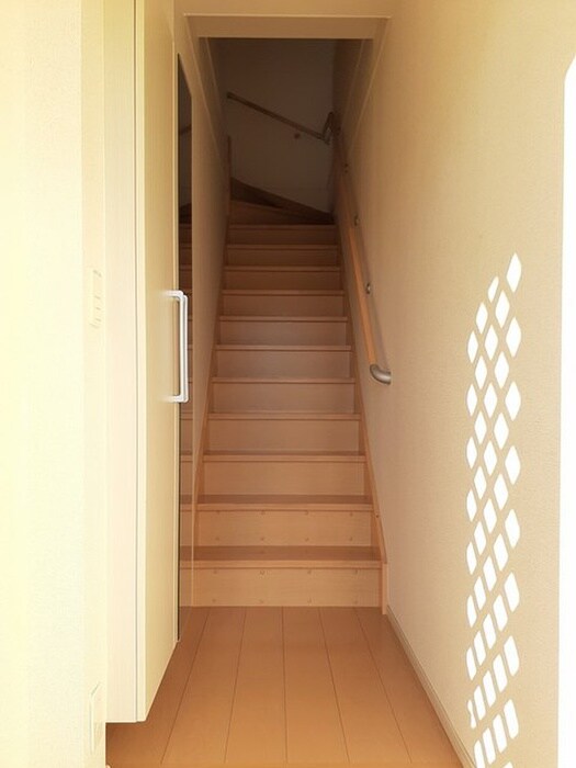 物件内観写真11　(玄関)