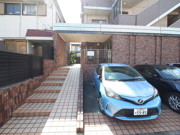 物件外観写真5　(エントランス部分)