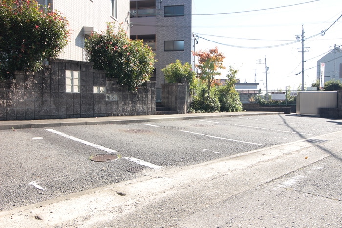 物件外観写真3　(駐車場)