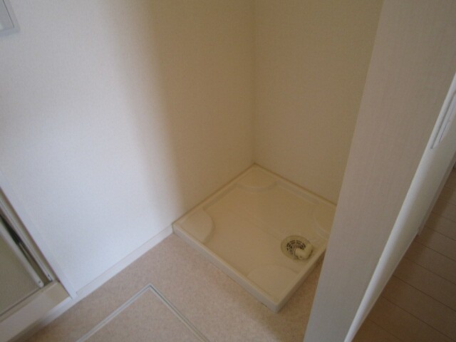 物件内観写真14　(洗濯機置場)