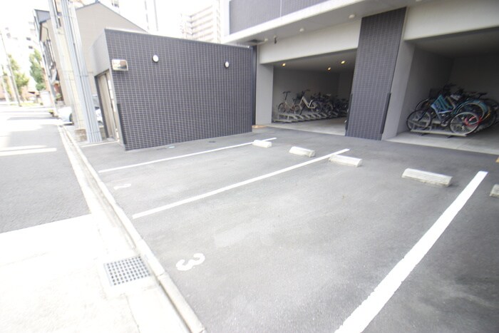 物件外観写真4　(駐車場)