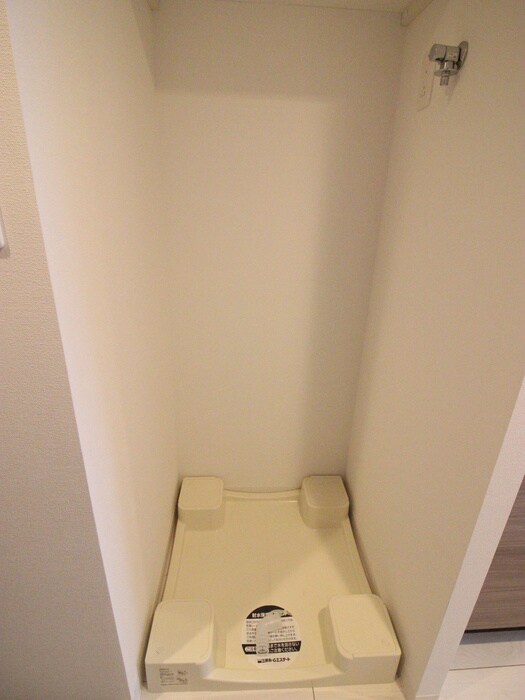 物件内観写真12　(洗濯機置場)