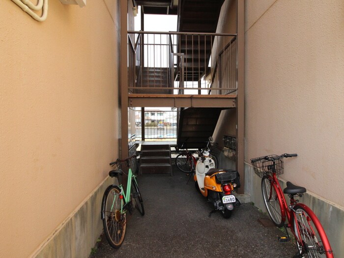 物件外観写真4　(エントランス部分)