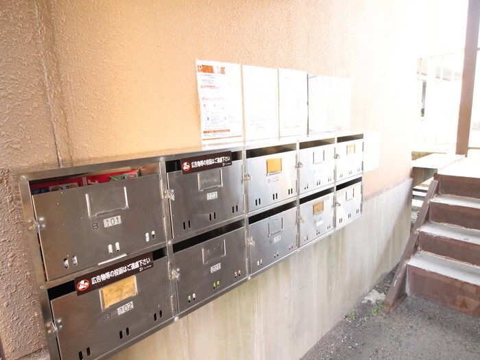 物件外観写真5　(エントランス部分)