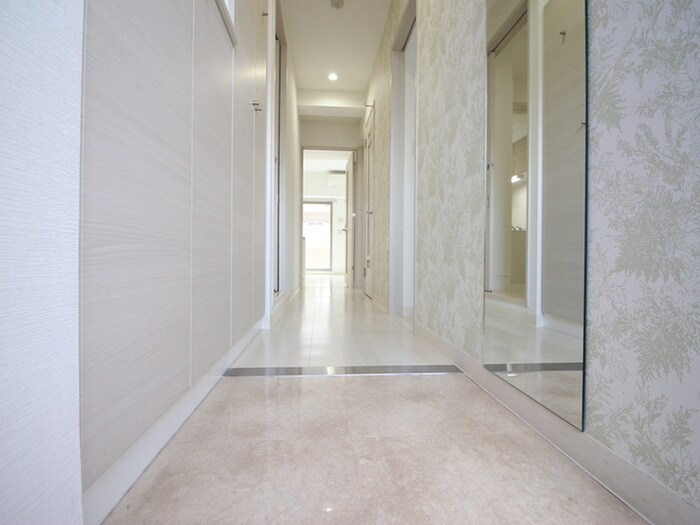 物件内観写真10　(玄関)