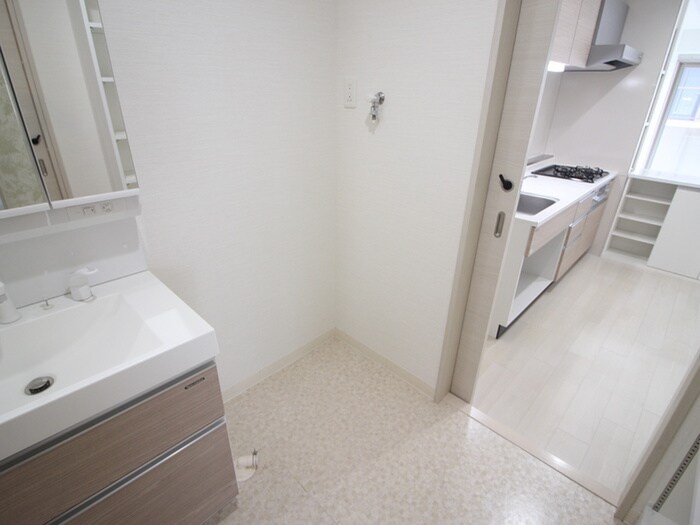 物件内観写真13　(洗濯機置場)