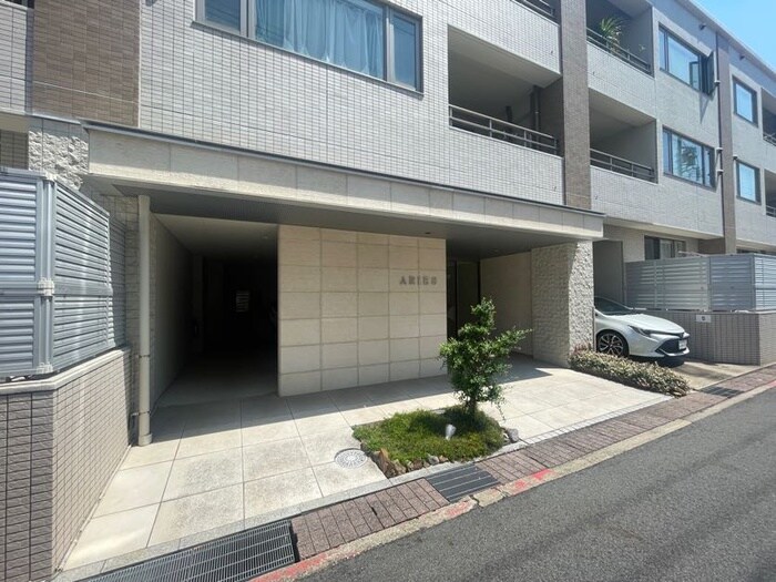 物件外観写真3　(エントランス部分)