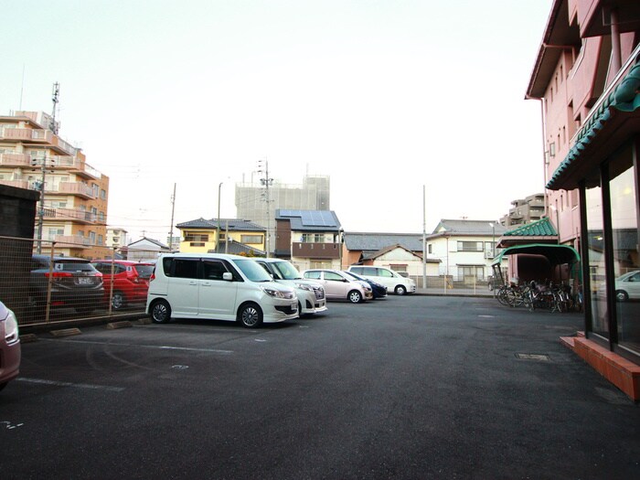 物件外観写真2　(駐車場)