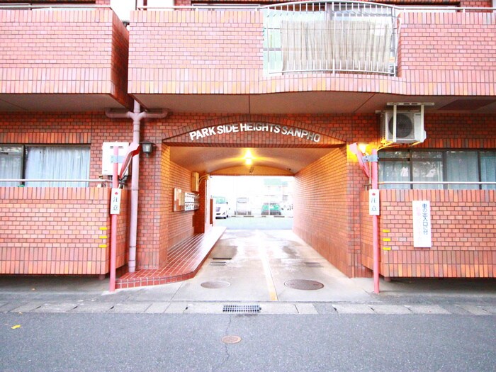 物件外観写真4　(エントランス部分)