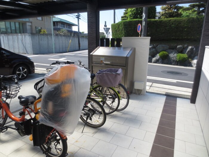 物件外観写真3　(駐輪場)