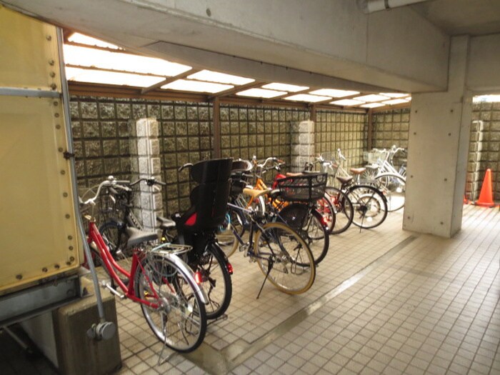 物件外観写真3　(駐輪場)