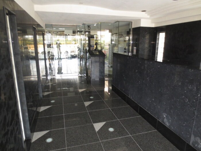 物件外観写真5　(エントランス部分)