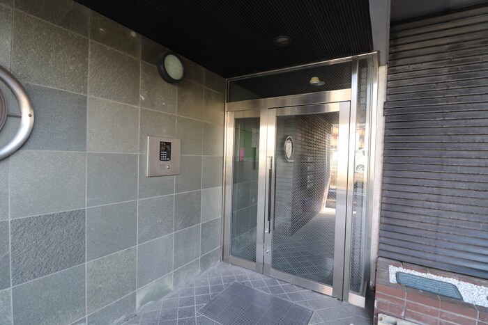 物件外観写真4　(エントランス部分)