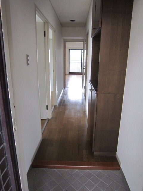 物件内観写真10　(玄関)