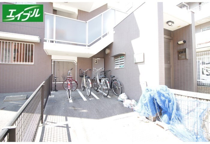 物件外観写真3　(駐輪場)