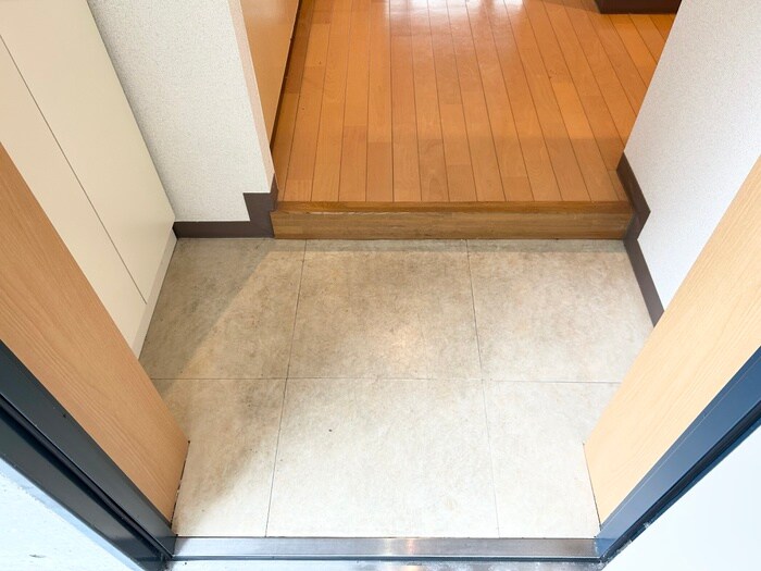 物件内観写真16　(玄関)