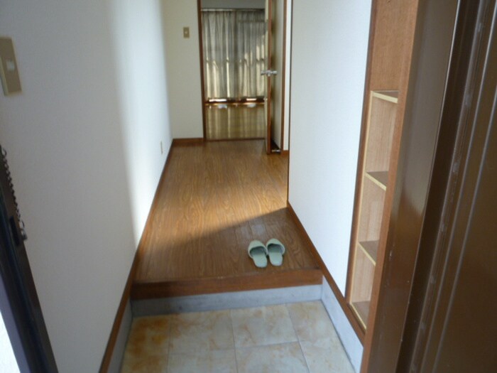 物件内観写真13　(玄関)