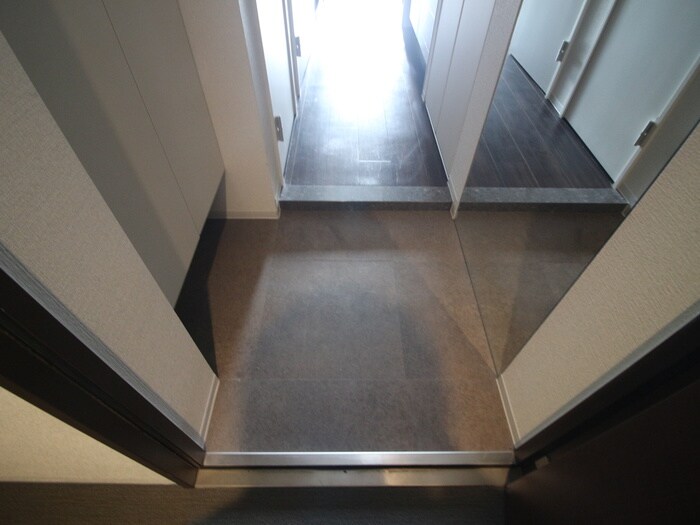 物件内観写真7　(玄関)