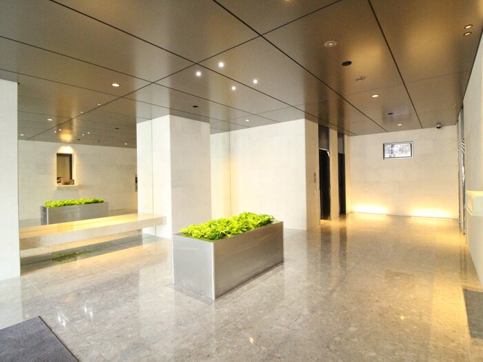 物件外観写真4　(エントランス部分)