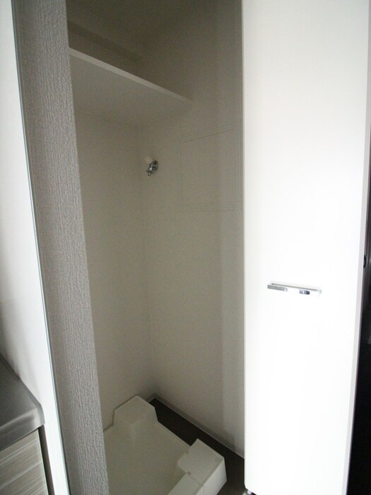 物件内観写真12　(洗濯機置場)