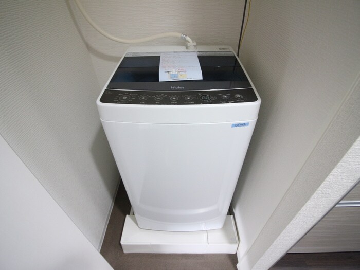 物件内観写真13　(洗濯機置場)