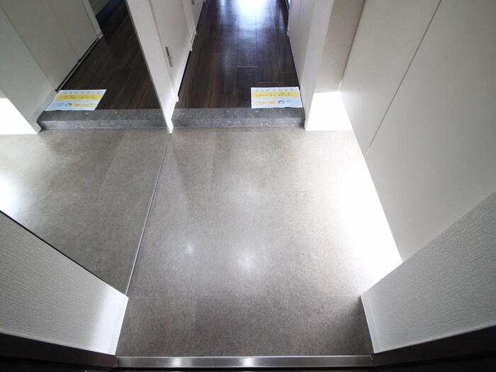 物件内観写真15　(玄関)