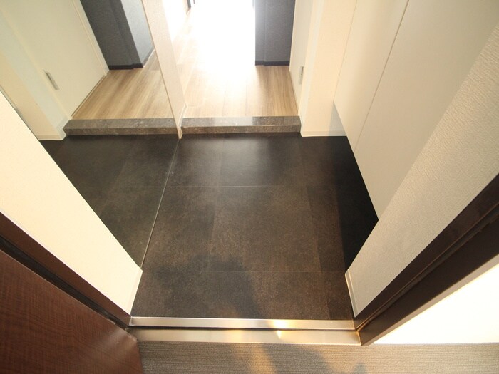 物件内観写真18　(玄関)