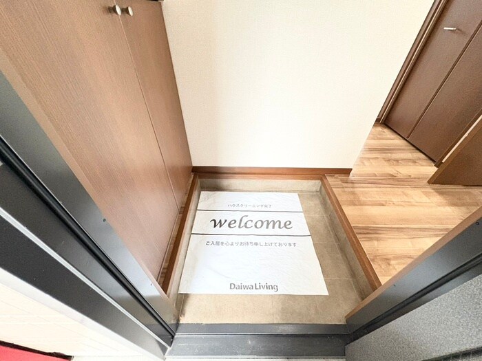 物件内観写真16　(玄関)