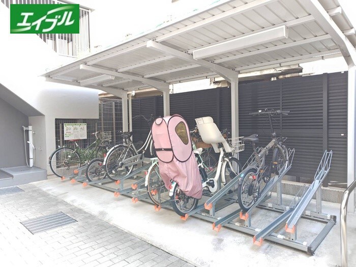 物件外観写真3　(駐輪場)