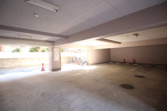 物件外観写真5　(駐車場)