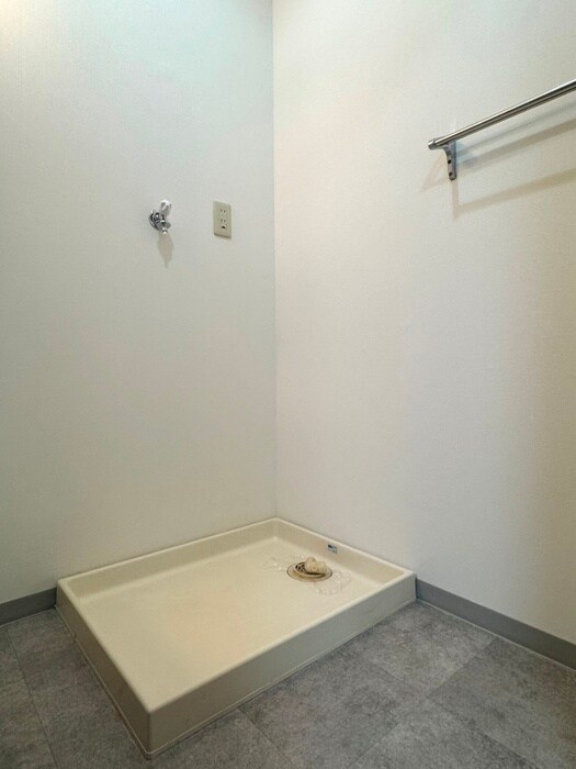 物件内観写真18　(洗濯機置場)